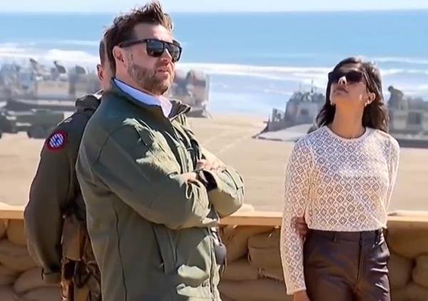 91微操盘 美国军演，炮弹碎片击中副总统万斯的安保车